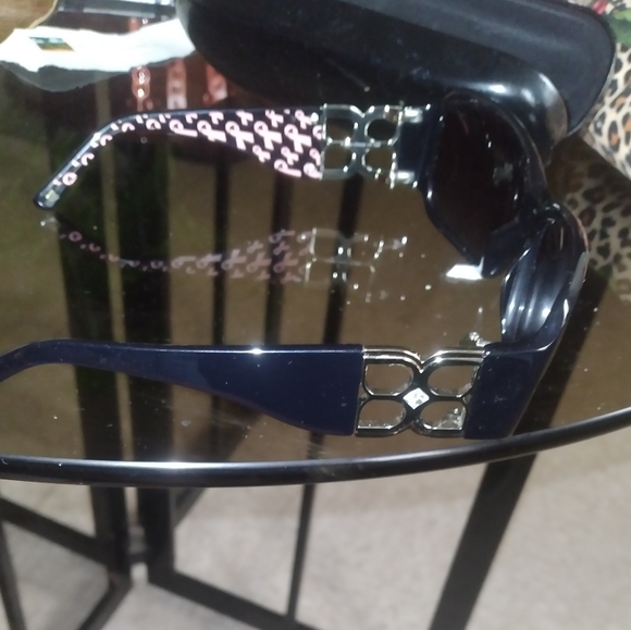 Black Sunglasses That Also Represent Breast Cancer Awareness 🎀 🕶. - Picture 4 of 6